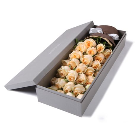 恋香----精品玫瑰礼盒:香槟玫瑰33枝，少量绿叶